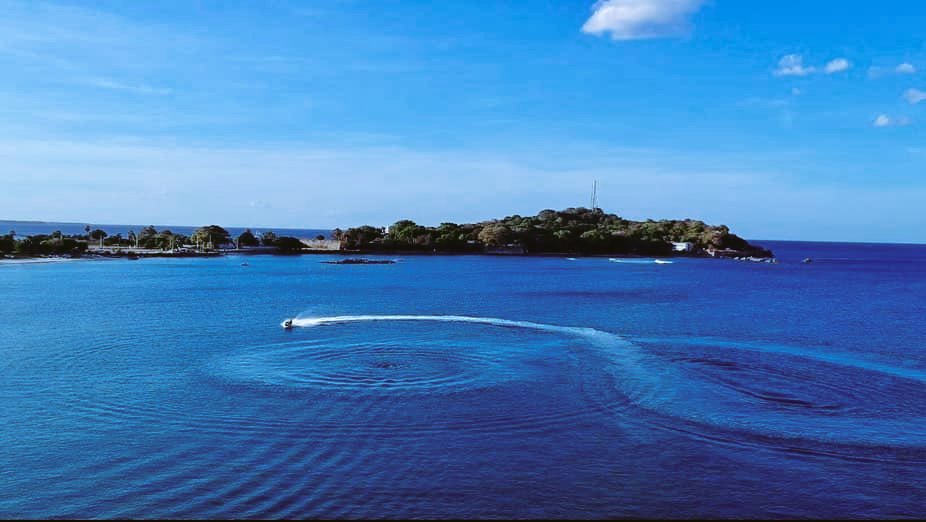 WTrinco's tweet photo. #Scuba #Diving in #Blue #water #sports, #Trincomalee, #Srilanka
⭕Don't Quit Your Day Dream
#Gatewaytoeast #Technowomen #technews #travelblogger #Beach #photographer #natural #Fun #Google #NaturePhotography #trip #visit #WakeUpMHRD #Suriya #style #Covid_19 #weather #mustread https://t.co/VbdRwNgHWu