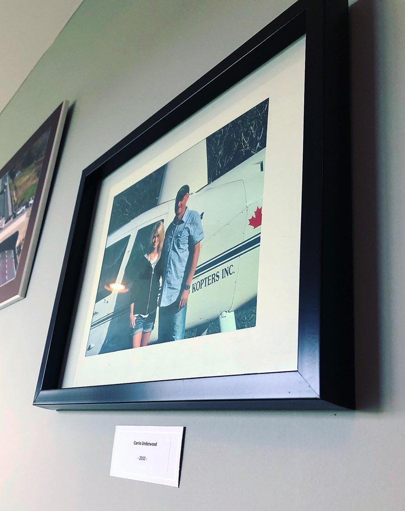 #Throwback to famous flights. <a href="/carrieunderwood/">Carrie Underwood</a> #helicopter #famous