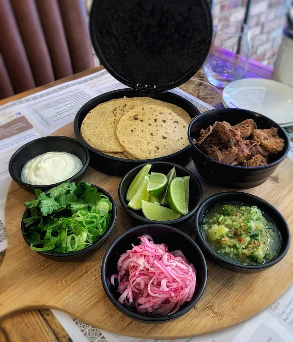 BarIberico's tweet image. 💥#SPECIALDISH - Iberico el Pastor

aka #TACO FEAST🌮
#BraisedPork, Green Tomato-Pineapple-Habanero Salsa, Sour Cream, Pickled Red Onion, Lime &amp;amp; 10 Tortillas

Order this special &amp;amp; enjoy 10 tacos of your creation for £15!

Available from 5pm today. Once it's gone...

#friyay #TGIF