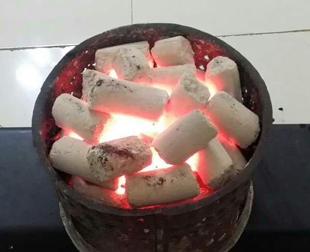 Afidba_GH's tweet photo. #AFIDBA2020

Meet one of our 2020 AFIDBA laureate, Cletus Baalongbuoro. Founder of #PonaaBriquettes.

Ponaa Briquettes recycle biomass waste into clean smokeless charcoal briquette integrated with clean cook stoves production.

@AFD_en @AFIDBA_ @AFIDBA_MA @Afidba_SN @AFIDBA_BF https://t.co/eDx7m4WX6s
