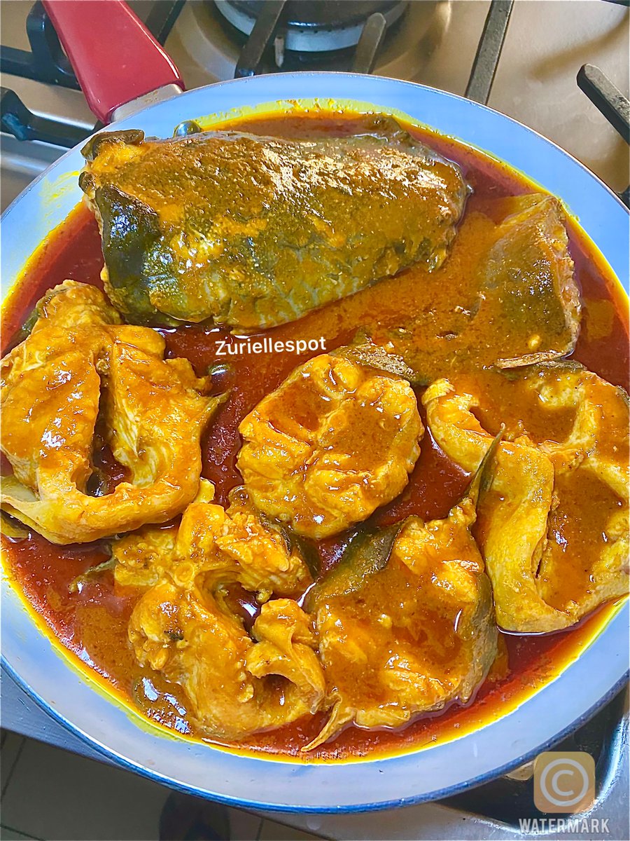 ZuriellesPot's tweet photo. Fresh catfish stew cooked with Palmoil and a pepper mix tΓ³ tΓ ferefe ππΎ
Are you team
- Hot White Rice π
- Hot Amala and Ewedu
- Hot Agege Bread π
#AbujaTwitterCommunity
#zuriellespot
#Foodserviceprovider
#freshmademealsplug
#cookingnigerianfoodswithoutmsg https://t.co/ExI09oarKU