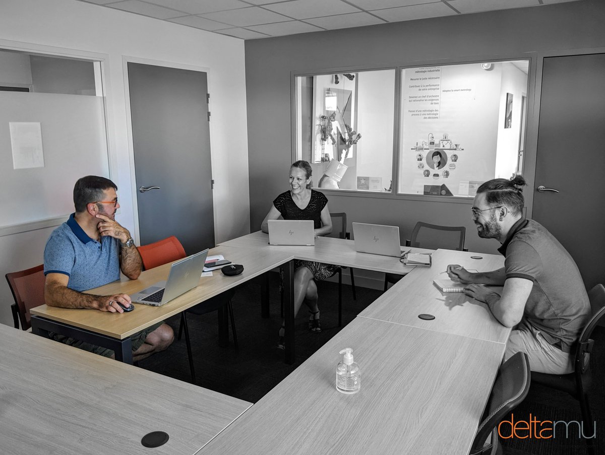 DeltaMu_fr's tweet image. Dimitri part en vacances! Yoann, Marie et Riccardo (derrière l'objectif) font le point avec lui pour assurer le suivi de ses clients.
#smartmetrology #equipedechoc #deltamu