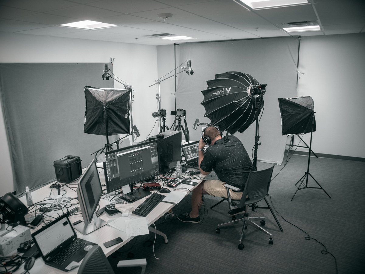 wearecavallo's tweet photo. Prep for Virtual PANELS is currently underway! Here's a behind-the-scenes look at our studio! #VirtualPANELS2020 #distribution #tech #software https://t.co/QODaFhuxe6