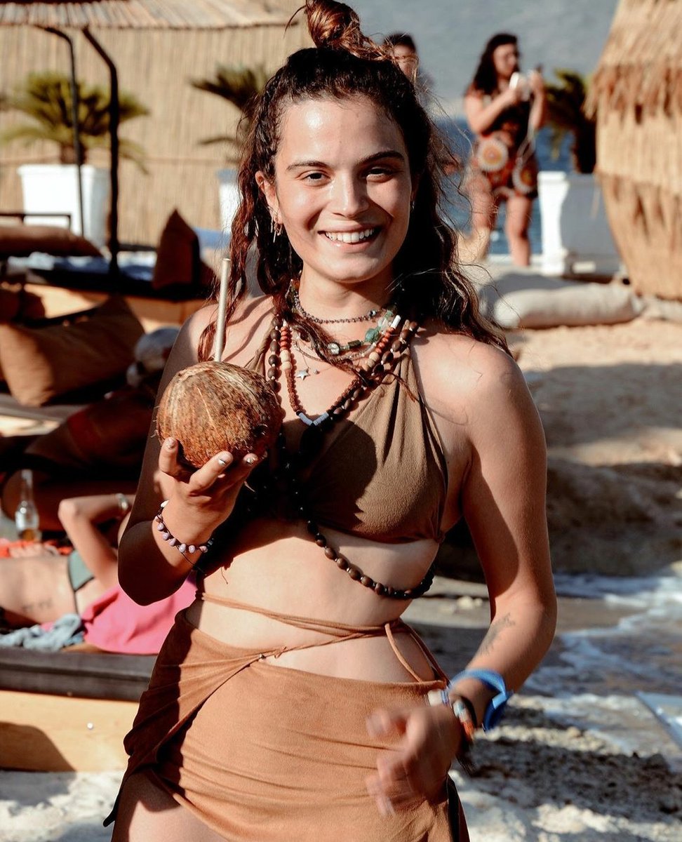 tatliyalanimbr's tweet photo. 📸| #AslıBekiroğlu | IG.
" Pousou da tribo para a praia 🌞" https://t.co/HPSoZBpKDF