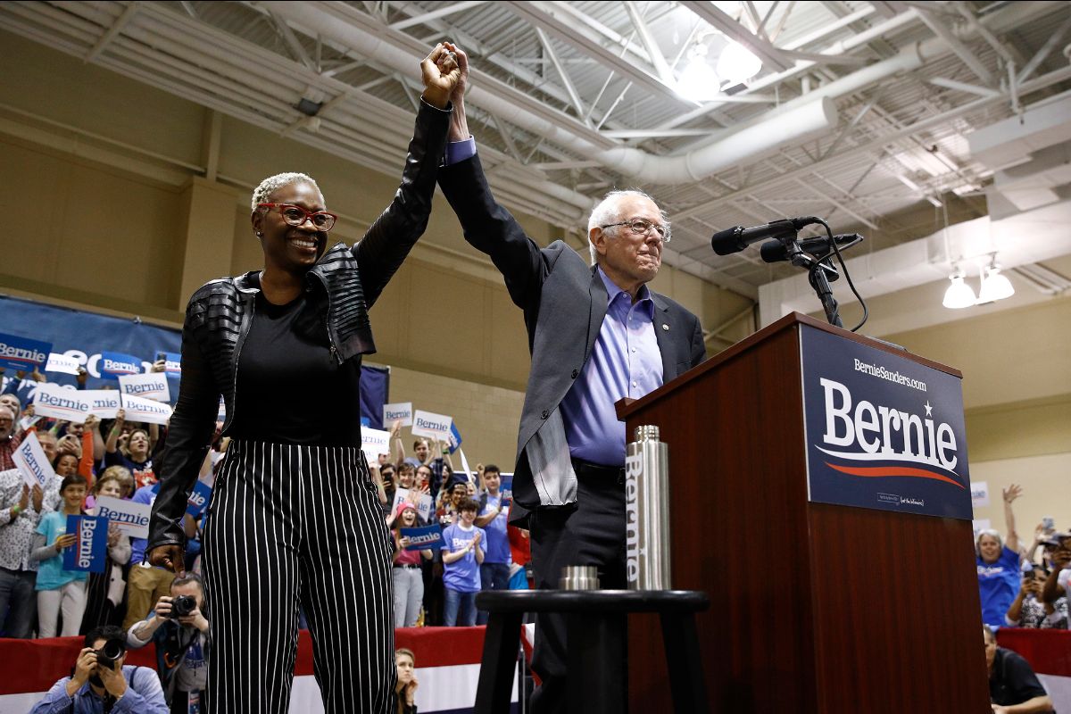MDfor_Bernie's tweet photo. Bernie Memorabilia $5 Final Push - Black Lives Matter! ✊ - https://t.co/ojNLZUocdm https://t.co/27ZHljfDW5