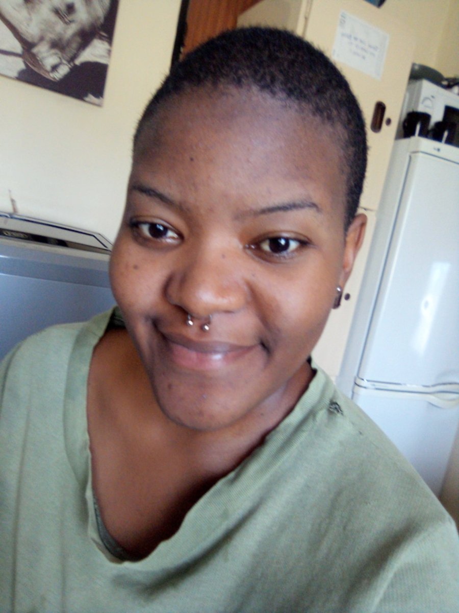 Kayise_Mnguni's tweet photo. "You look pretty without makeup"🙄. Bafana babanani lokucamba emanga🤔
#makeupvsnomakeup https://t.co/Us1N8Q3Ixc