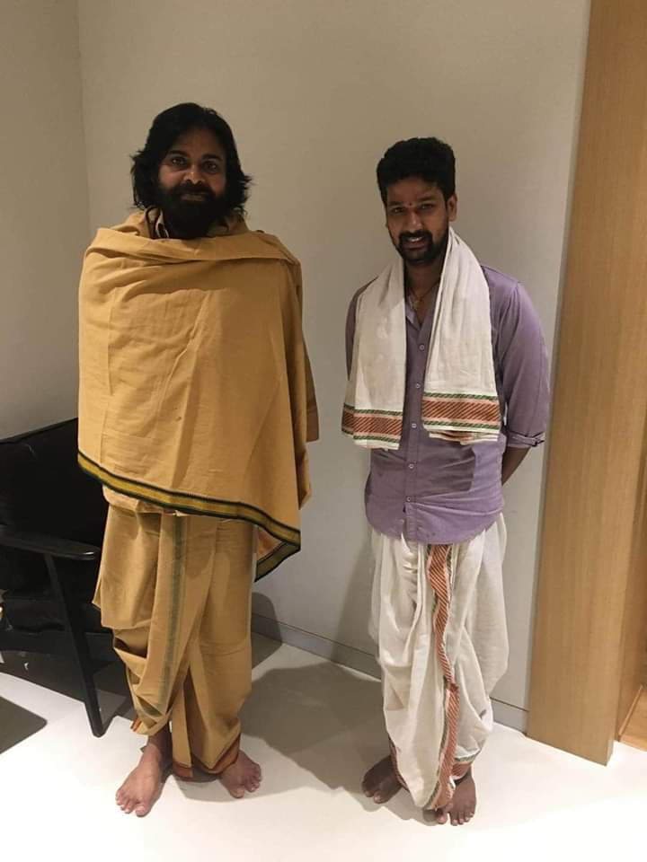 NagababuPasam's tweet photo. చాతుర్మాస దీక్షలో జనసేనాని కళ్యాణ్ గారు..!!
#Devotional_Time🌺🌺🕉️🕉️ #JanaSenani #Pawanakalyan @Pawanis24468090 @PawanKalyan https://t.co/GLYStnz68q
