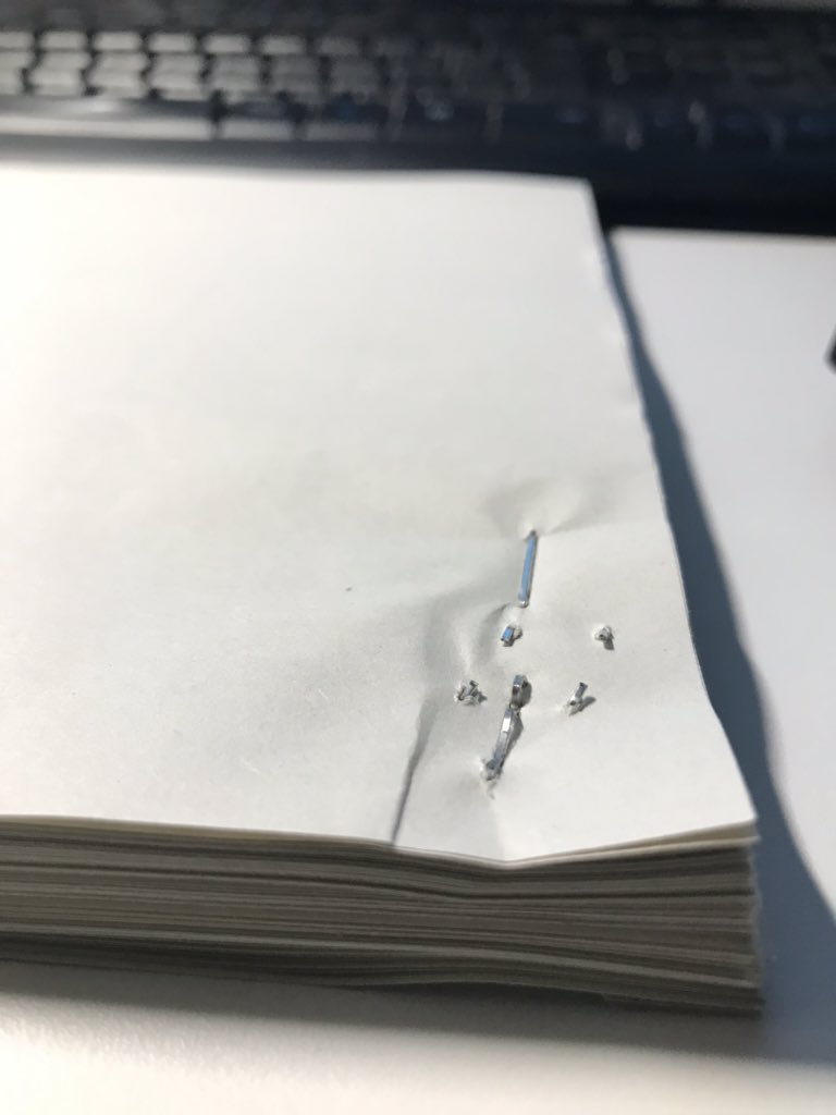 procuradora_JL's tweet photo. Tanto @lexnetjusticia #EJCAT #Ejusticia #eTransnet pero al final lo importante es saber cómo quitar las grapas a una notificación en papel ... https://t.co/Vh9FIA4tod