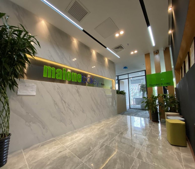 MaloneBaileyLLP's tweet photo. MaloneBailey Beijing has moved! We are delighted to be in our beautiful new office space. The design fosters a sense of collaboration, teamwork and cohesiveness. Check out the photos below! Happy Friday!
#Beijing #NewOffice #ChinaTeam #MBLife #MaloneBailey #WhyWeLoveWorkingHere https://t.co/QKPXtVA1Mx