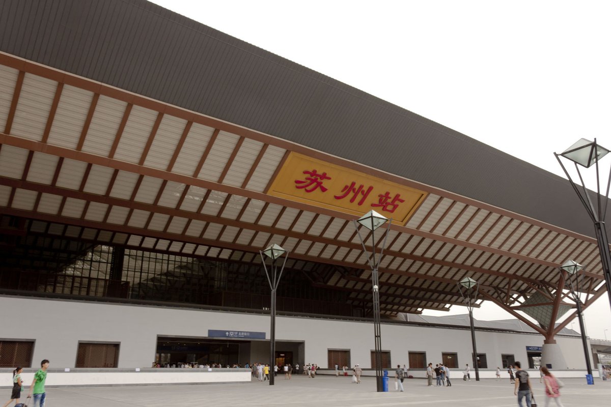 zhiweiloumian's tweet photo. fuck it, pics of railway stations in China https://t.co/QngvU0S2Bq