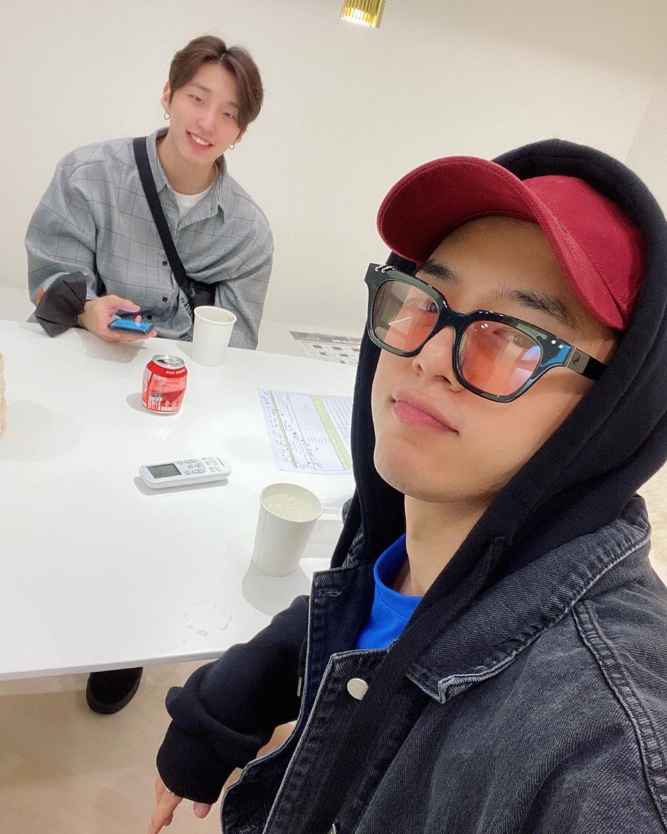 200724 @/official_jdh Instagram update #Daehyun #Jongup #Zelo

Caps trans:
«Be careful of the rain💕 #BABY #IY»

link: instagram.com/p/CDBXu3RF_Ze/…