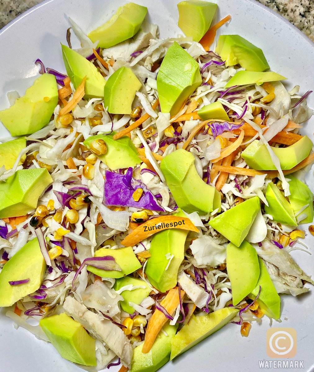 ZuriellesPot's tweet photo. Roasted Corn,Lightly grilled chicken and veggies slaw π₯
Are you team
A - A little avocado π₯ or
B - A lot of avocados π₯?
#zuriellespot
#AbujaTwitterCommunity
#freshmademealsplug
#foodserviceprovider
#cookingnigerianfoodswithoutmsg https://t.co/mPTOPVsdkx