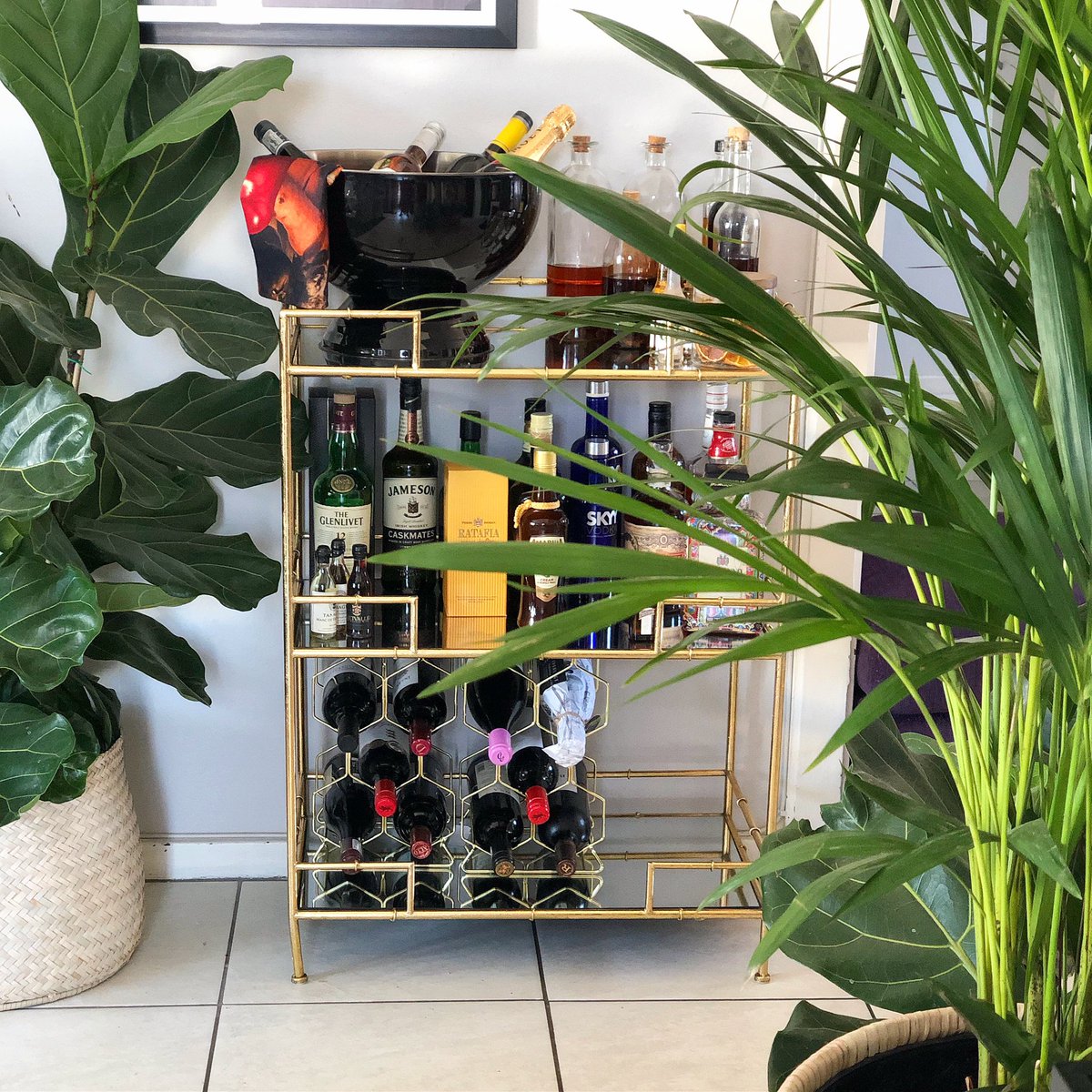 zola_nene's tweet photo. COCKTAIL Oโ CLOCK ๐น
.
Anyone wanna join me for a cocktail? I love my little bar set-up at home ๐... the weekend starts now! ๐พ
.
.
#zolanene #drinks #cocktails #drinkstrolley #plants #indoorplants #homedecor #myhome #homespaces https://t.co/JVQqNKseLf