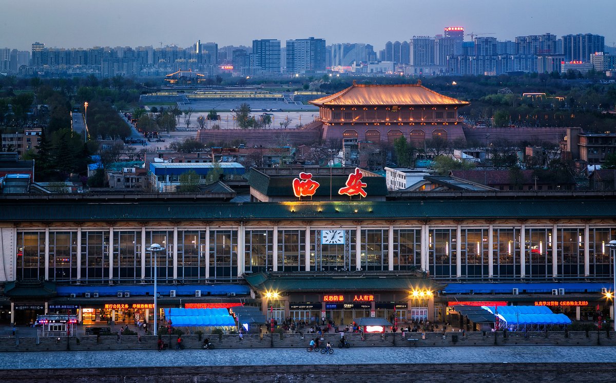 zhiweiloumian's tweet photo. fuck it, pics of railway stations in China https://t.co/QngvU0S2Bq