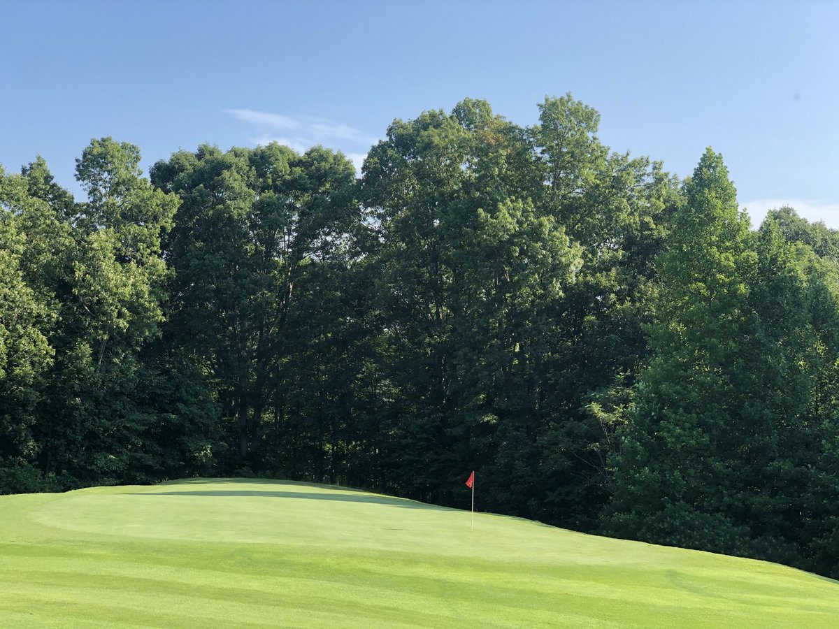 RiverWatch_Golf's tweet photo. Hole #4  Par 4  440 yds
Tee shot down the left will funnel back to the middle.  A tough three tier green is waiting with trouble short and long. https://t.co/g78KabbYC7