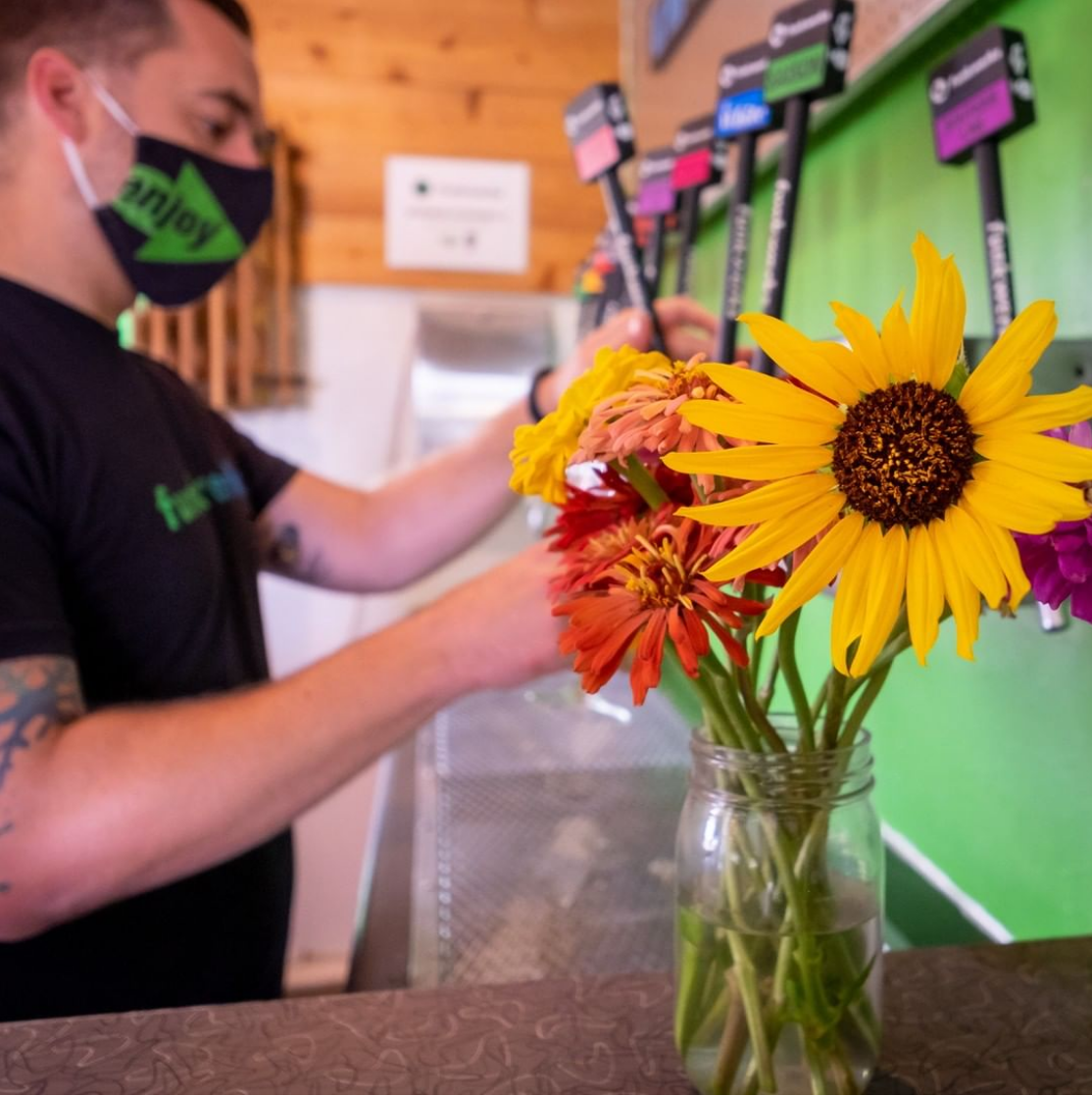 CustmBeerHandle's tweet photo. #Taphandles &amp; Sunflowers to brighten your Friday
🌻
🌻
🌻
via @funkwerks Funkwerks
🍺
🍺
🍺
#customtaphandles #taphandle #coloradotaphandlecompany #custombeerhandles #funkwerks #coloradocraftbeer #craftbrewery #craftbeer #craftbeermarketing #taphandledesign #tapsgiveback https://t.co/lUwjjweoLC