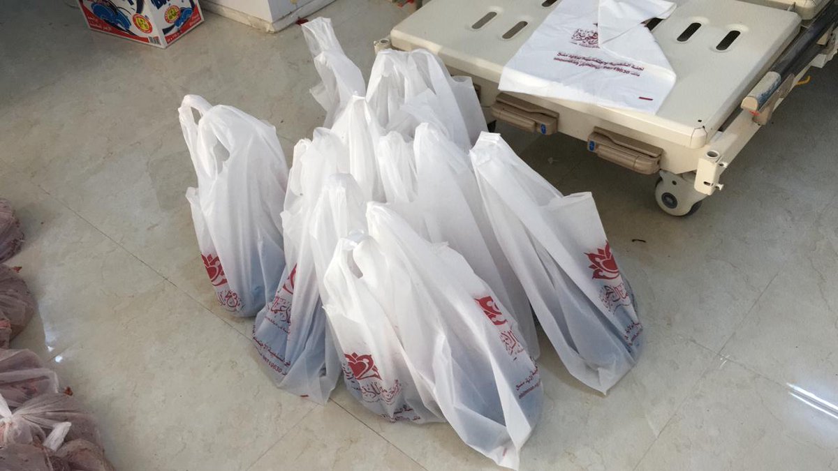 بحمد الله وتوفيقه قام فريق منح للأعمال الخيرية بتوزيع لحم و أرز لعدد 136 أسرة تبرع بها اثنان من المحسنين .
سائلين الله القدير أن يتقبل منهم صدقاتهم .