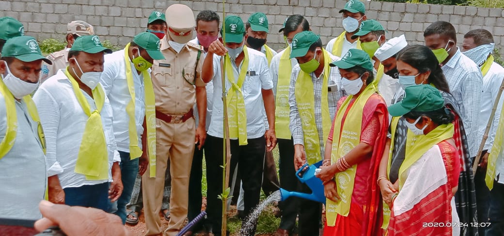 jcpeddapalli's tweet photo. In Haritha Haram Program at Sulthanabad Mandal of Peddapally district on 24.07.2020.  @Collector_PDPL @TelanganaCMO @KTRoffice @MinisterKTR @KTRTRS @HarithaHaram @trsharish https://t.co/u6DVWSD0Fv