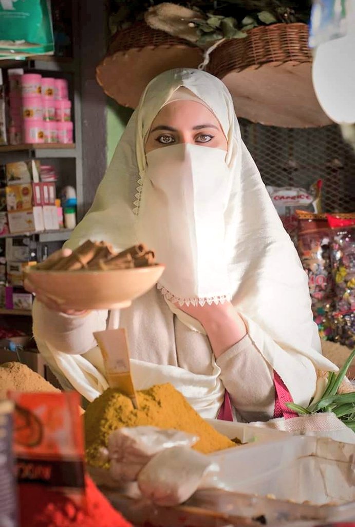 mayada_march's tweet photo. أكتبك على وريقات المخمل
بحروف أشهى من السكر
و لهفة صب أغر
في باكورة الوله و الغرام
أنقشك طلسم عصي على التفسير
و لو على يد أعتى المنجمين
يحرسه مارد و عشرة شياطين
أزجيك وشماً بربري
بالدم و الزعفران و الحبر
يخطف الأنظار... يتيه الألباب
يخرس في الحلوق التساؤلات
فماذا ستقدم أنت إلي؟ https://t.co/OLNfigGBsH