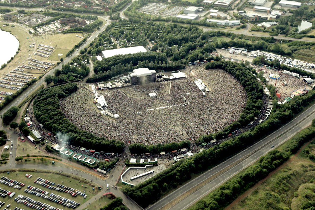 the_prodigy's tweet image. Tonight at 9pm BST, hit up our Youtube channel to watch the live DVD of our Milton Keynes show. 
It doesn't get bigger than this...
*LH decided to swerve the helicopter ride.