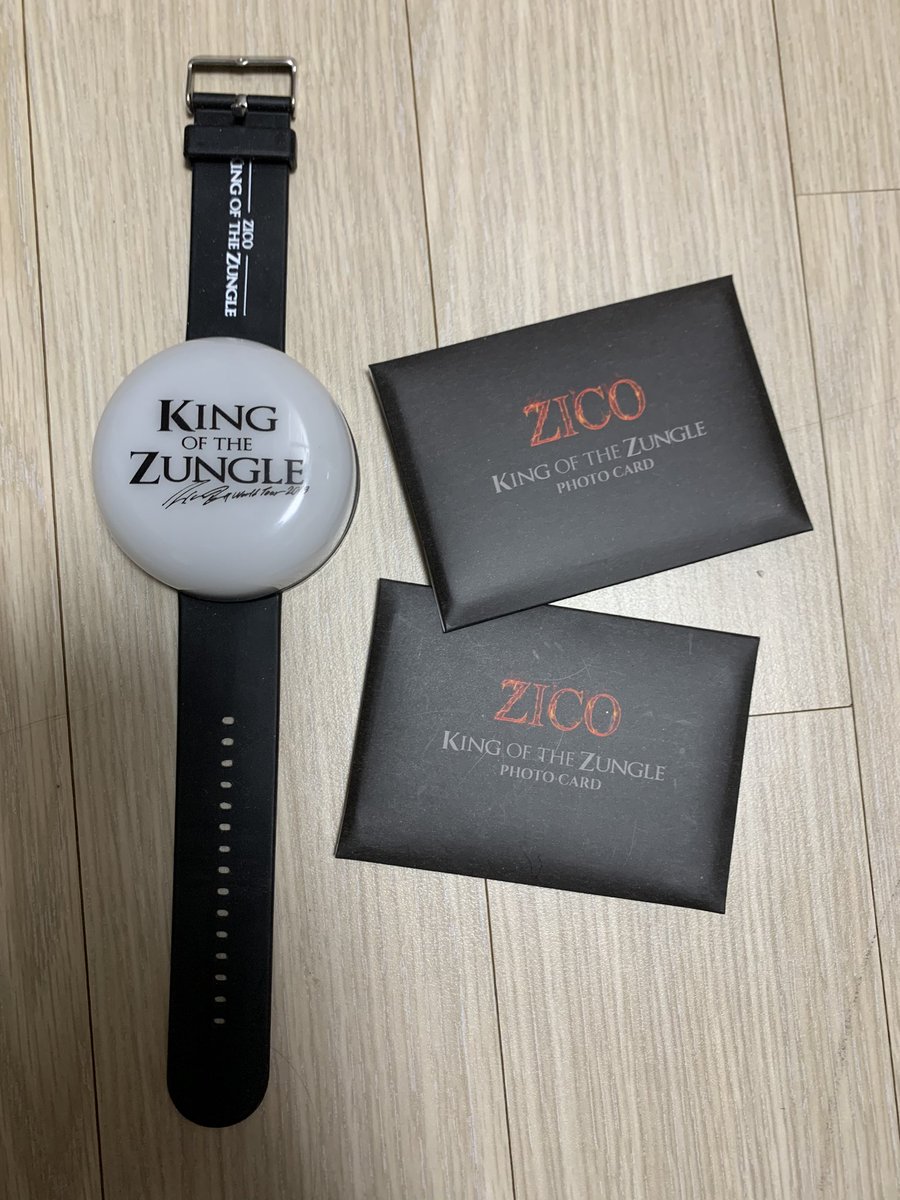 BBC_sale's tweet photo. 지코 King Of The Zungle 콘서트 MD

포스터 세트는 벽에 있는거 뜯다가 하자 좀 심하게 생기고 한장 없어져서
이 트윗 알티하신 한 분 추첨해서 두 세트 다 무나합니다!!ㅠㅠ 

비트라이트 밴드- 운포 1.7
포토카드 세트- 각 운미 4.0

일괄구매시 운포 2.0

#지코 #지코굿즈 #rt https://t.co/BXzaxGPBAZ