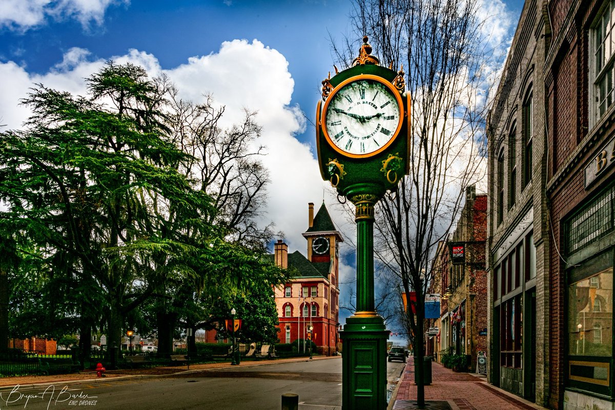 VisitNewBern's tweet photo. The Baxter's Clock on Pollock Street in historic Downtown New Bern is celebrating 100 years today! Be sure to put this landmark on your 'must see' list when you're here. #baxtersclock #visitnewbern #TryOnHistory Photo Credit: Bryan Barber https://t.co/LOqctfb2iM
