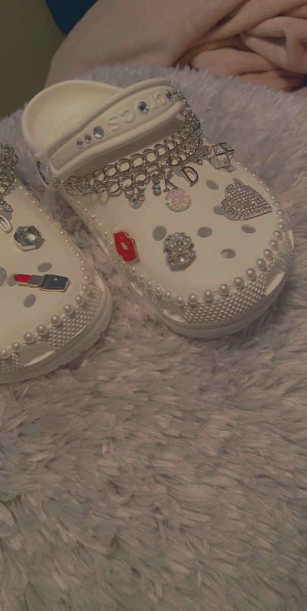 keshD__'s tweet photo. Decided to dazzle my #crocs #whitecrocs https://t.co/ZrtOEkQpyK