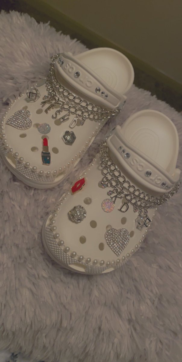keshD__'s tweet photo. Decided to dazzle my #crocs #whitecrocs https://t.co/ZrtOEkQpyK