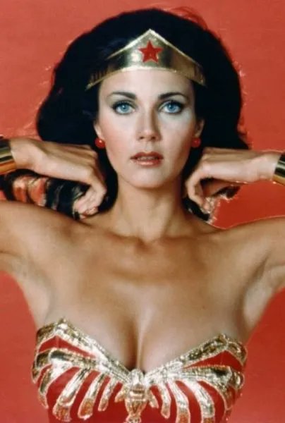 Fantasmitico's tweet photo. Hoy Lynda Carter cumple 69 años, nacida el 24 Julio 1951. La Wonder Woman más hermosa.... Quien no conoce a Carter a cualquier Gadot le reza. https://t.co/9qbX0j2GsT