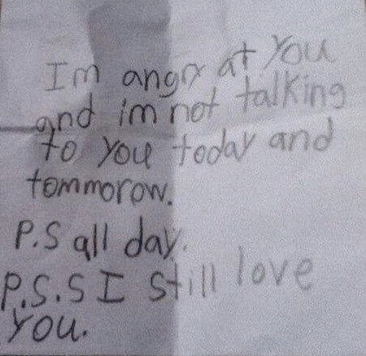 cristin55175298's tweet photo. Lettera di Harry a Gemma da bimbo. E poi c’è ancora gente che mi chiede perché lo amo. Non so ditemi voi 
@Harry_Styles #10YearsOfOneDirection https://t.co/aB6DK78wjh