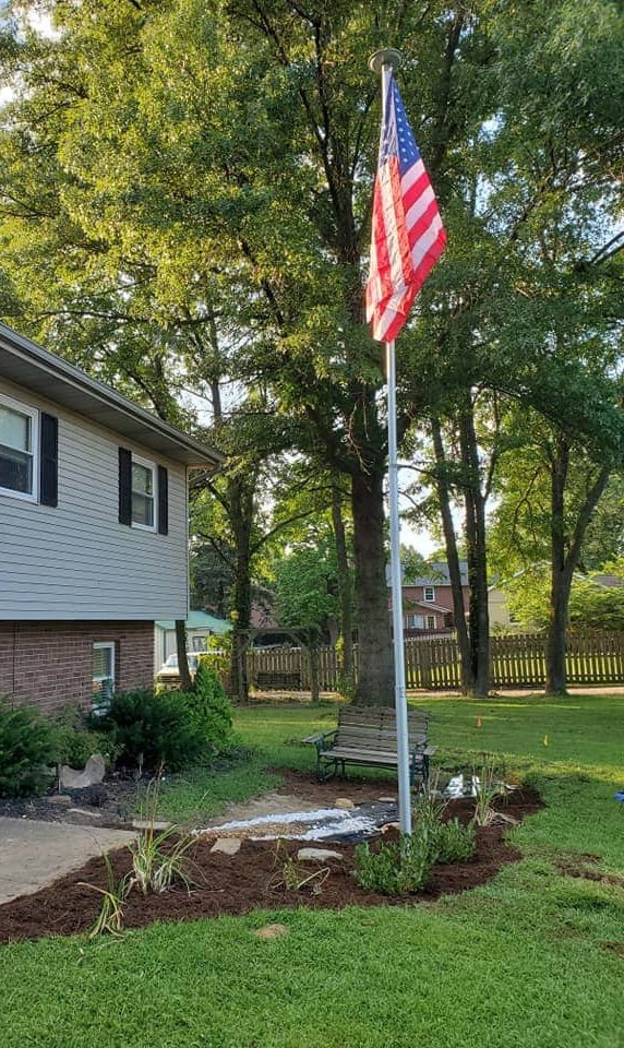 holistic_mama_'s tweet photo. Look at her. What a beauty. 🇺🇲🇺🇲🇺🇲
Flags out in Newburgh, IN
@X22Report @elenochle
#VeteransForTrump
#Sworntodefend
#SilentNoMore
#UnitedWeStand
#OneNationUnderGod https://t.co/rxoeT27lh9