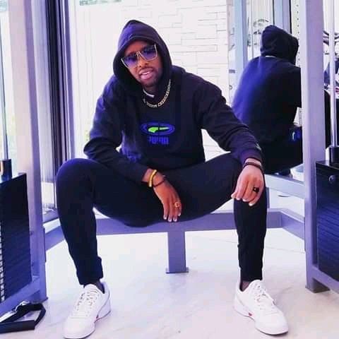 ATuryasiima's tweet photo. @912CroozeFM @MrBrawnBreezy @DeejayEmma_Cfm https://t.co/gc9fogM8WL