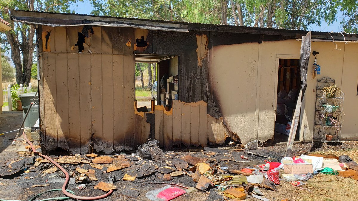 CALFIRE_ButteCo's tweet photo. #10thFire [final] Fire is extinguished. Overhaul operations continue. Damage to exterior of detached garage wall, some smoke damage inside. https://t.co/hbd45sXUGa