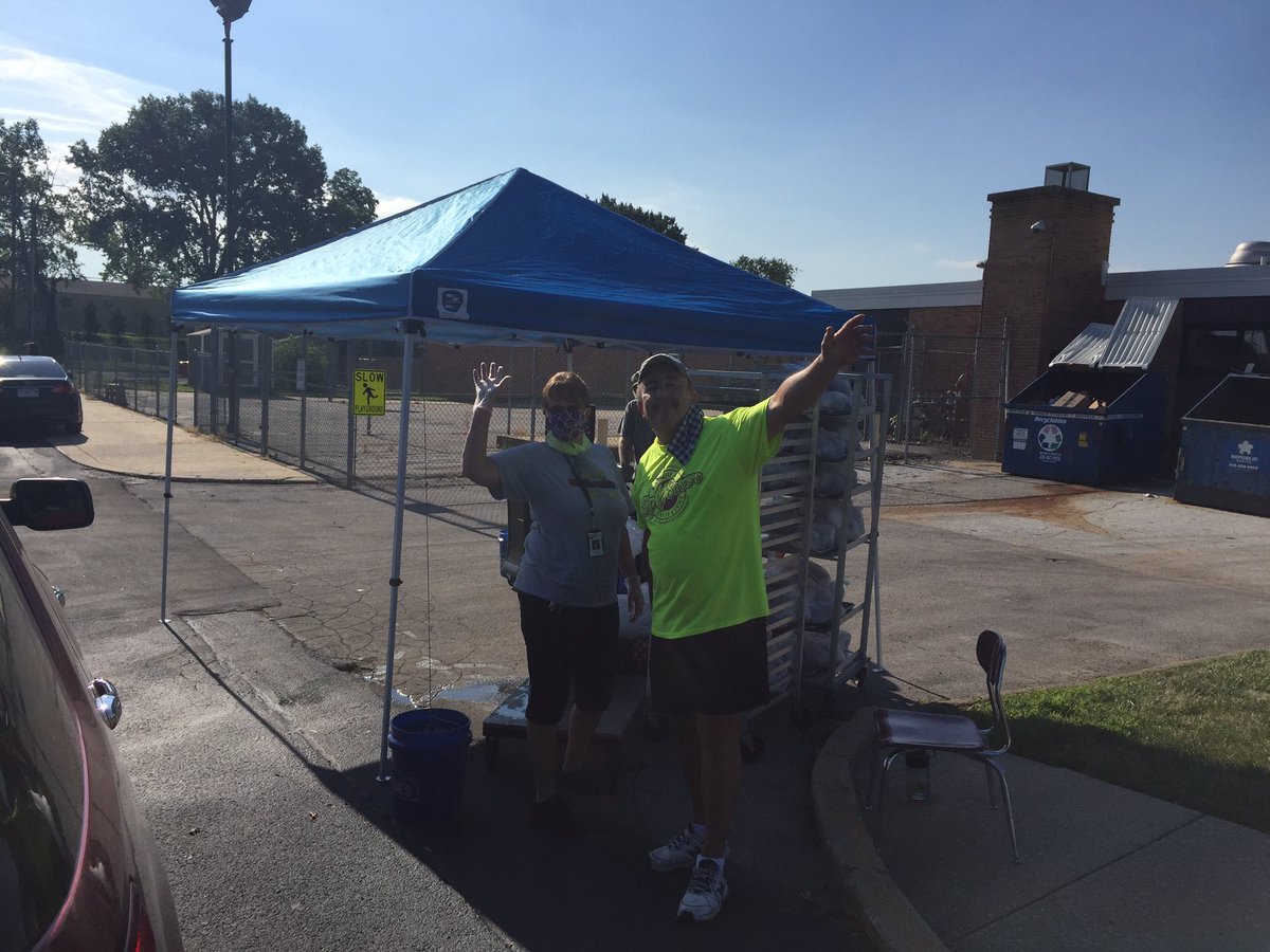 drsefrit's tweet photo. Another S/O & Thank You to our food service and maintenance workers for their continued service! #FeedingOurStudents #SCSDrocks https://t.co/YYO7LjGWre
