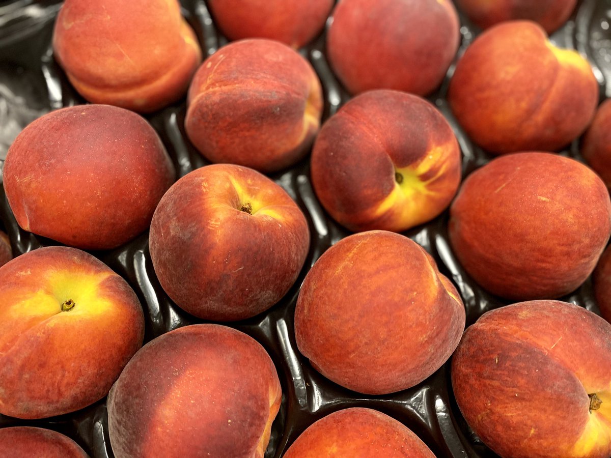 SenatorTimScott's tweet photo. It’s that time again! Earlier this week, my staff delivered the nation’s best peaches to folks all over the Hill! This year we were also able to share a few cases with @WCKitchen 🍑
#therealpeachstate #SCpeaches #TSGoodNews https://t.co/O2dNRdQv1K