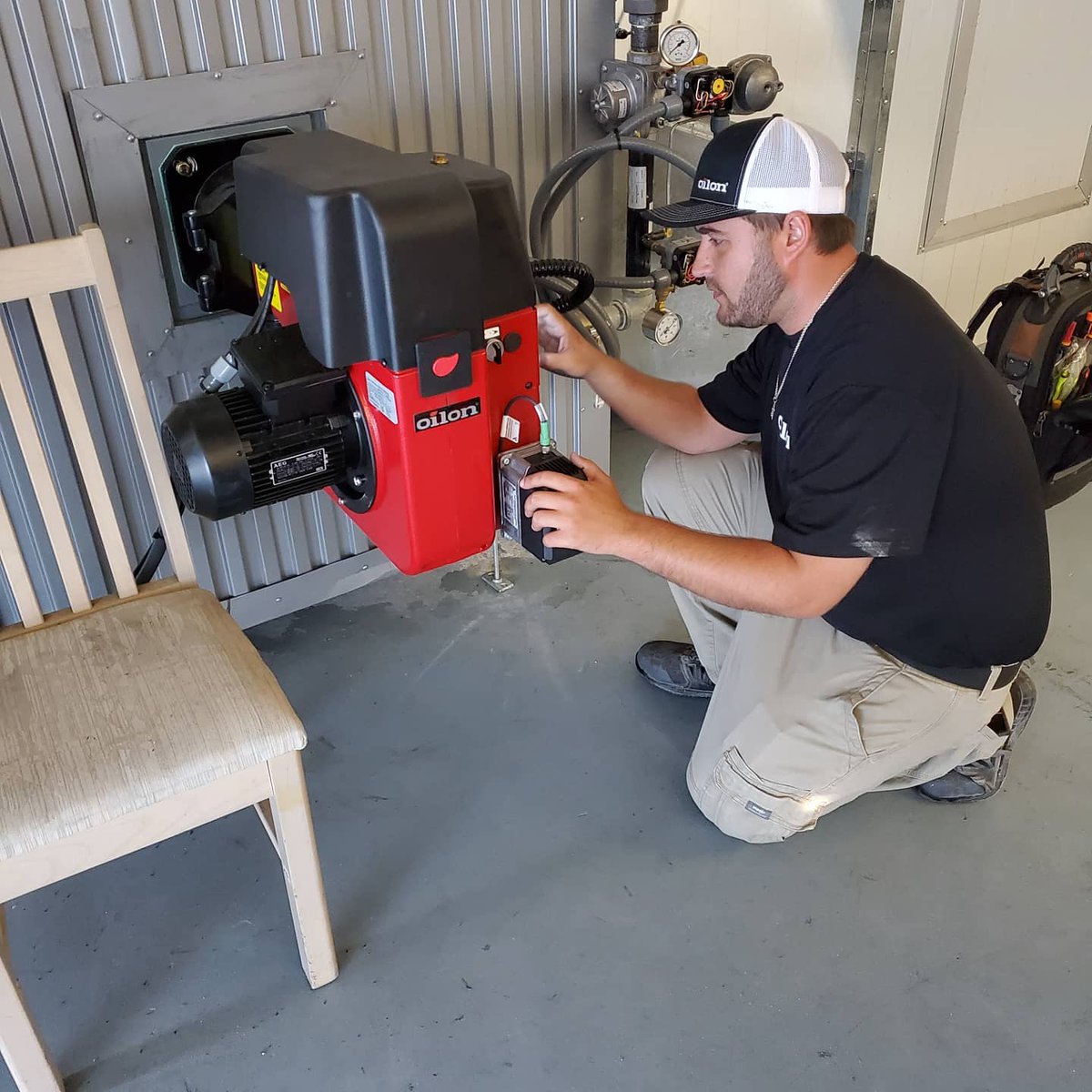 OilonUS's tweet photo. Our service team commissioning an #Oilon burner in Florida (GP-50M WD33) to fire a dryer! #OilonServiceTeam #OilonUS #Commisionedburner https://t.co/jklkaQrmEg