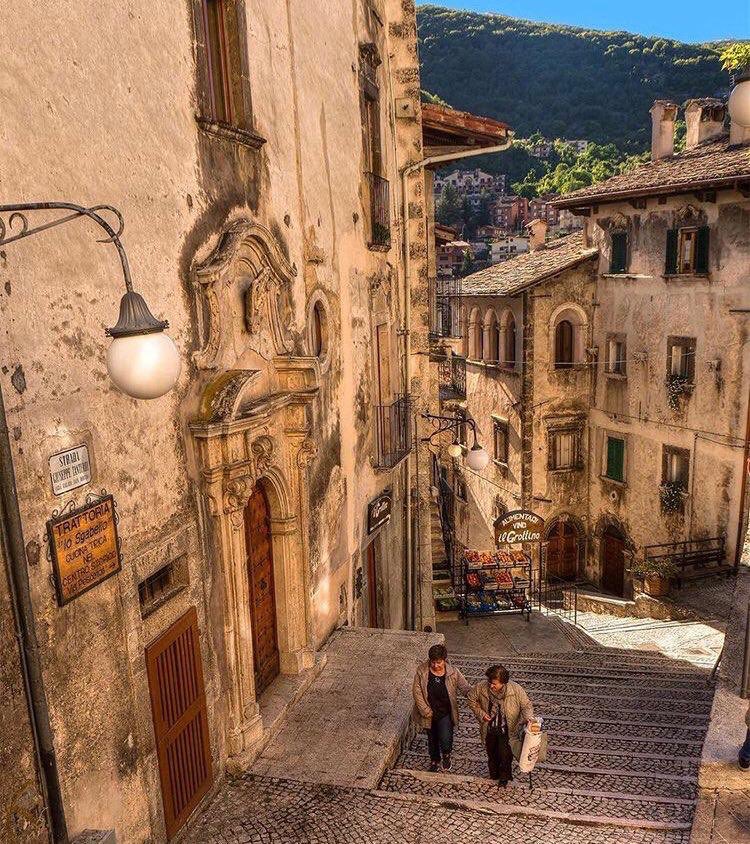 planetdoga's tweet photo. Spello, İtalya https://t.co/vxjkYXLKq0