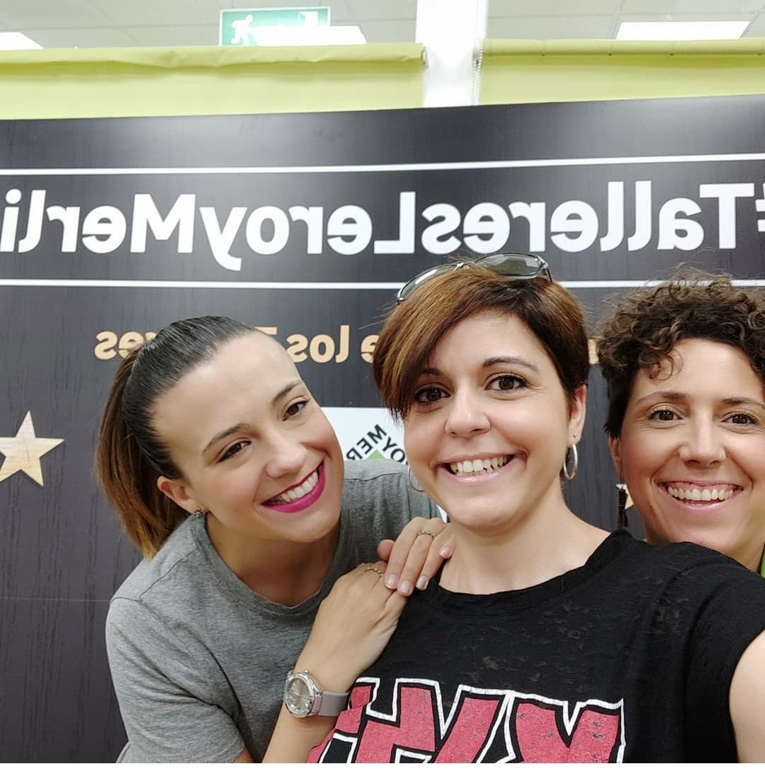 silviasesamo's tweet photo. Hace un año a estas horas preparando la noche de los talleres. #talleresleroymerlin @RocioCD09111982 https://t.co/8ZSxBar4cc