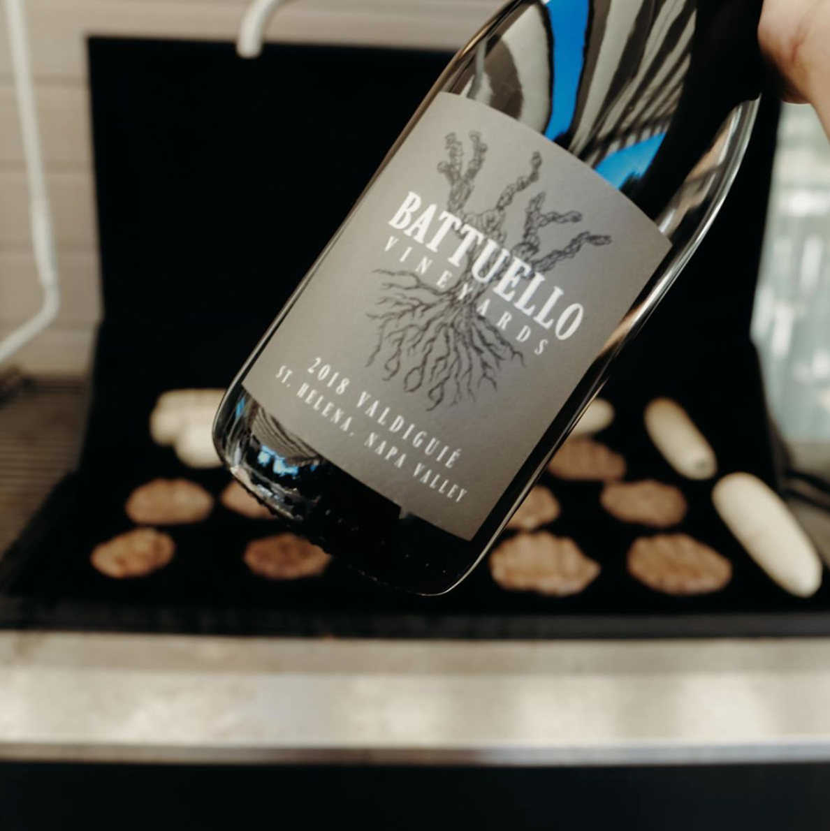 ASHNapa's tweet photo. #Fridayvibes with burgers & the Battuellov Vineyards Valdiguié! Cheers to beautiful #summer days & a wonderful #weekend!
https://t.co/axJncSQQ2e
#tgif #fridaysips #winepairing #wine #napa https://t.co/IDRXWG2DsJ
