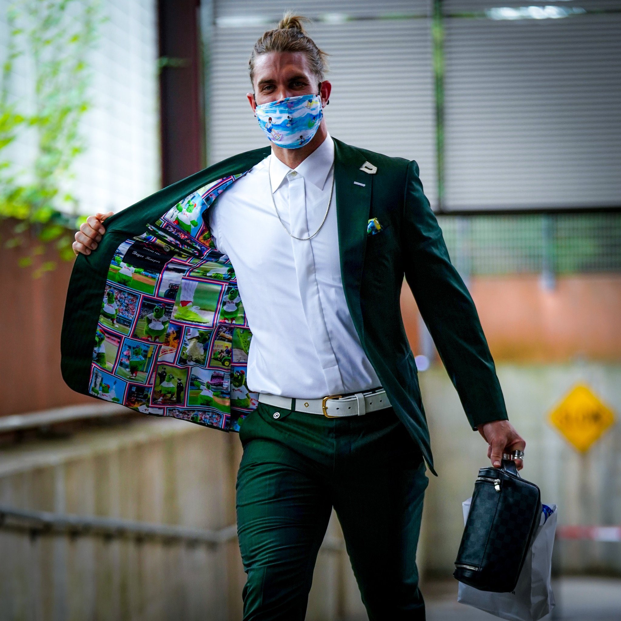 Don t suitable. Don t suitable. Don t suitable. Джон хэмм безумцы. Смокинг мужской в полоску.