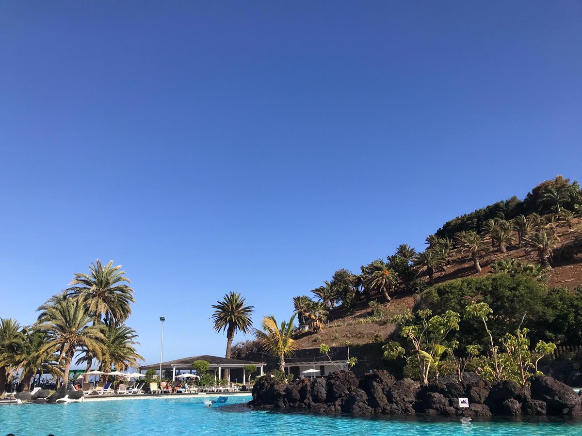jubiladaenlared's tweet photo. En el anterior no se cargó La foto. #ParqueMaritimo #Tenerife #Canarias

No se aglomeren en una sola playa, muchos sitios para refrescar.

Que suerte vivir aquí!!! https://t.co/DbxSVlke8R