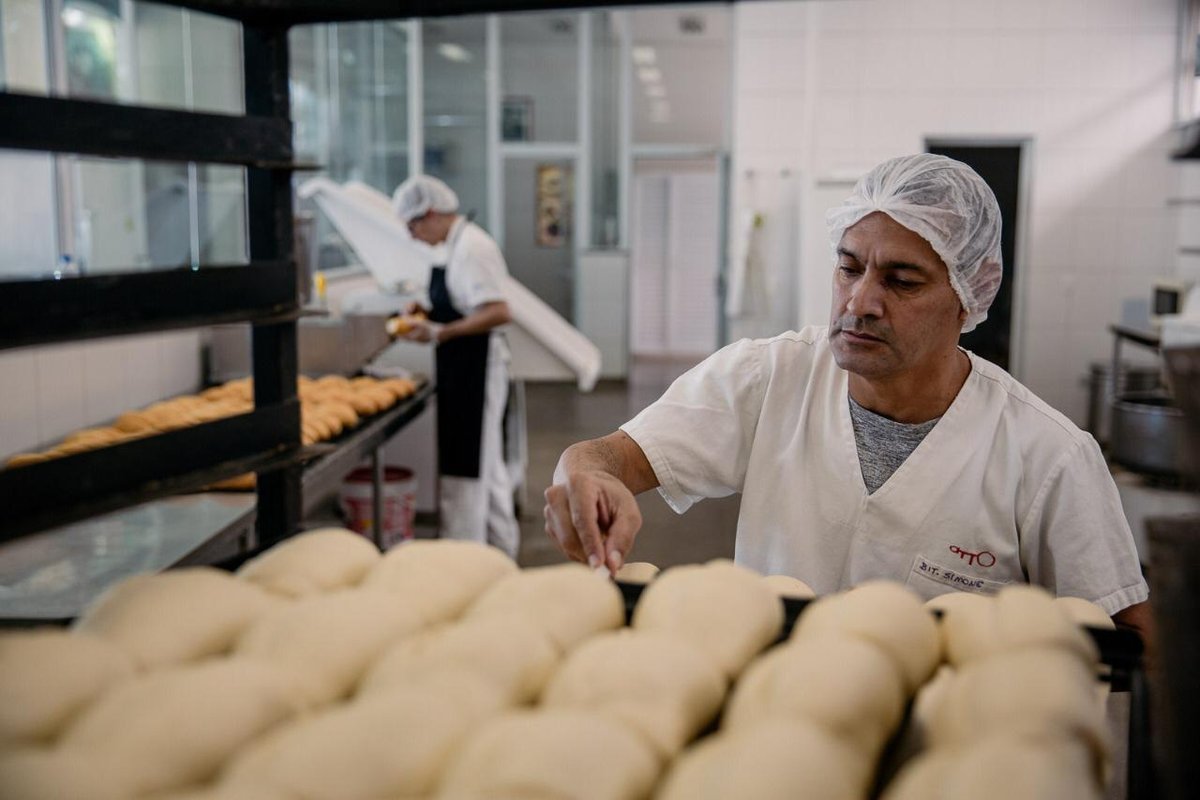 TheFoodChalleng's tweet photo. Ação social promove doação de farinha de trigo para produção de cerca de 200 mil pães à população de rua de São Paulo

https://t.co/cnpLXwTJc2

#zerohunger #sustentabilidade #covid19 #nutrição #pandemia #sdg2 #sustentabilidade #Abitrigo #Sinditrigo #Sefras #ArsenaldaEsperança https://t.co/OlPgMmMiey