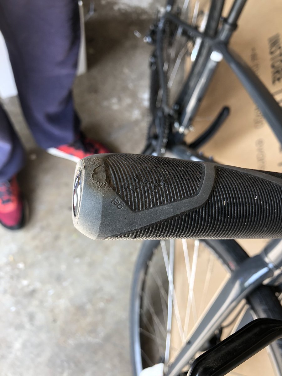 moonshinesnails's tweet photo. @EvansCycles 19th or May I ordered! Bike was supposed to come weeks ago. Delivery company sent it back as they said it was damaged. Evans said it’s not and it’s turned up today damaged with no pedals! No reply’s to emails. https://t.co/bC97REjb9Z