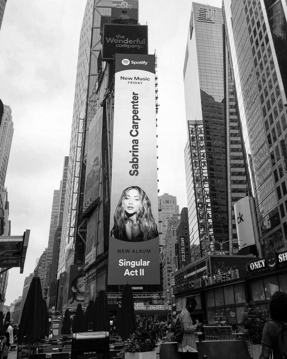 viciousabs's tweet photo. sabrina carpenter world domination https://t.co/TKQYcsZUd8