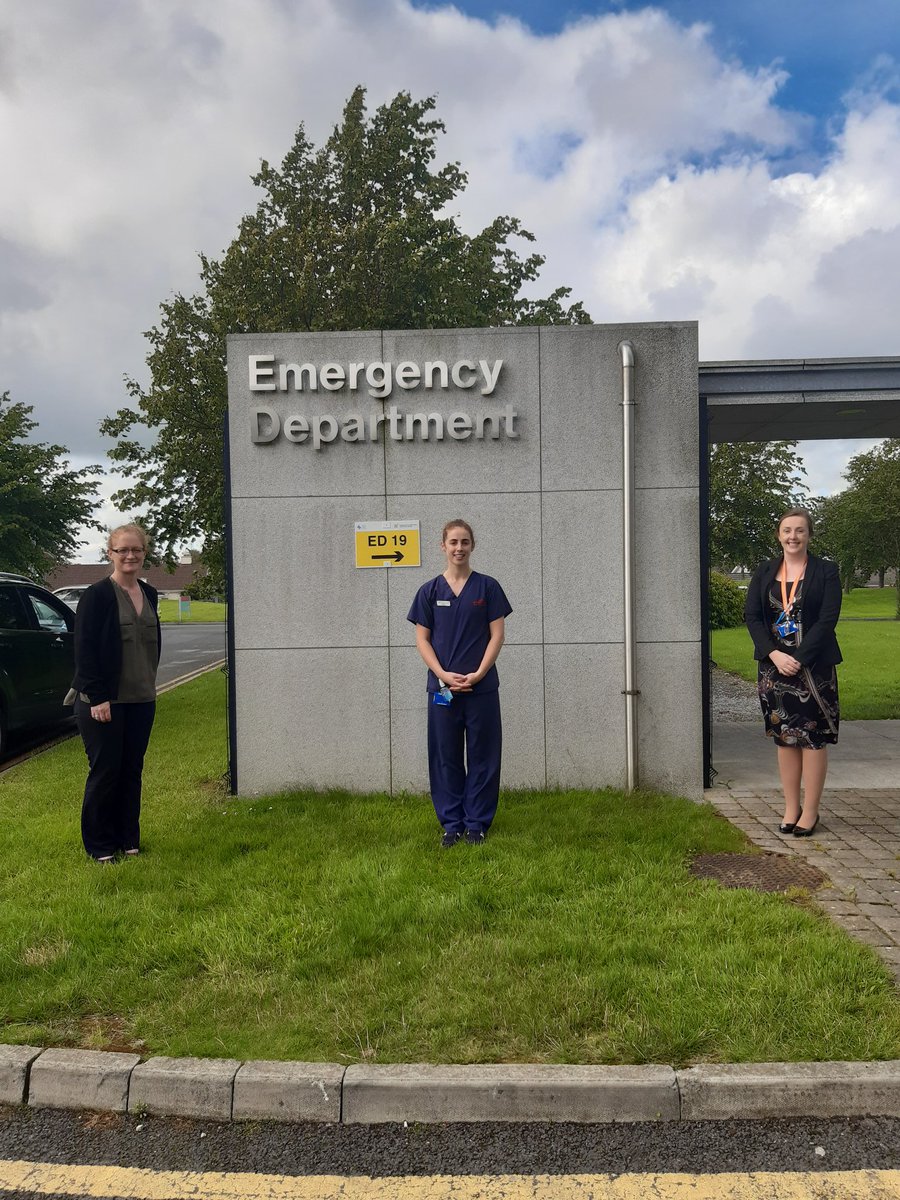 YSineadgeraghty's tweet photo. A big congratulations to @DawnieWallace for being named Irish Independent Frontline Star of the Week #teamMRHT #proud #frontlineworkers #care #compassion #thankyou 😷💚 @MRHTGM @SeanJoh55817566 @ar_crean @DMHospitalGroup https://t.co/xbNd8N2wEC
