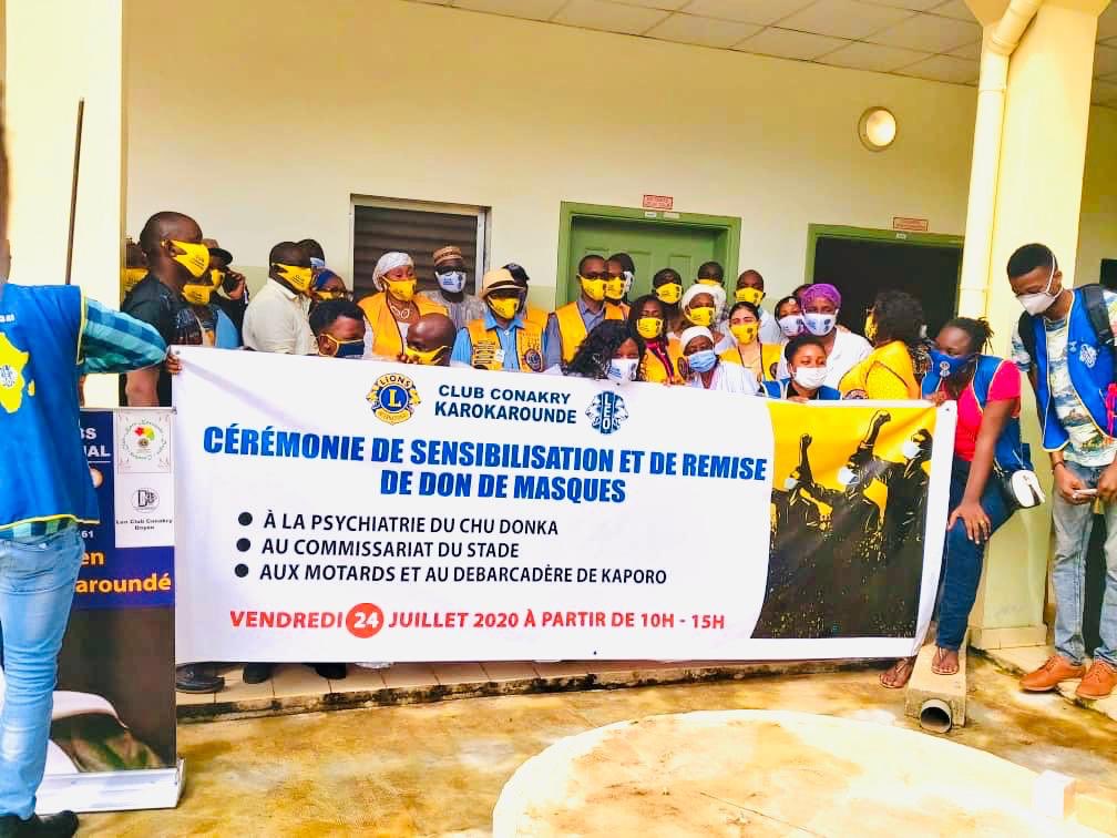 #ActionHumanitaire

Dans le cadre de la mise en oeuvre du plan d'action du Lions Club Conakry Doyen Karokaroundé, j’ai participé ce vendredi à la cérémonie de sensibilisation et de remise de dons de masques de protection contre la pandémie de la COVID-19.
 #SouaCom #JAC518