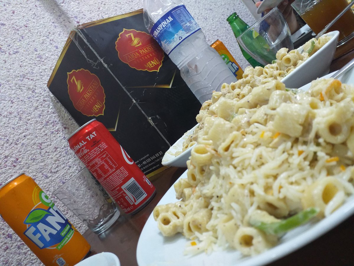 zaiqaPakrest's tweet photo. #zaiqarestaurant ❣#foryou #chef_manan #continental #chinese_food 👌 #chickenfriedrice  #chickencheesepasta  #cocacola #BranchAksaray #istanbul🇵🇰🇹🇷 https://t.co/gJj0K5pYth