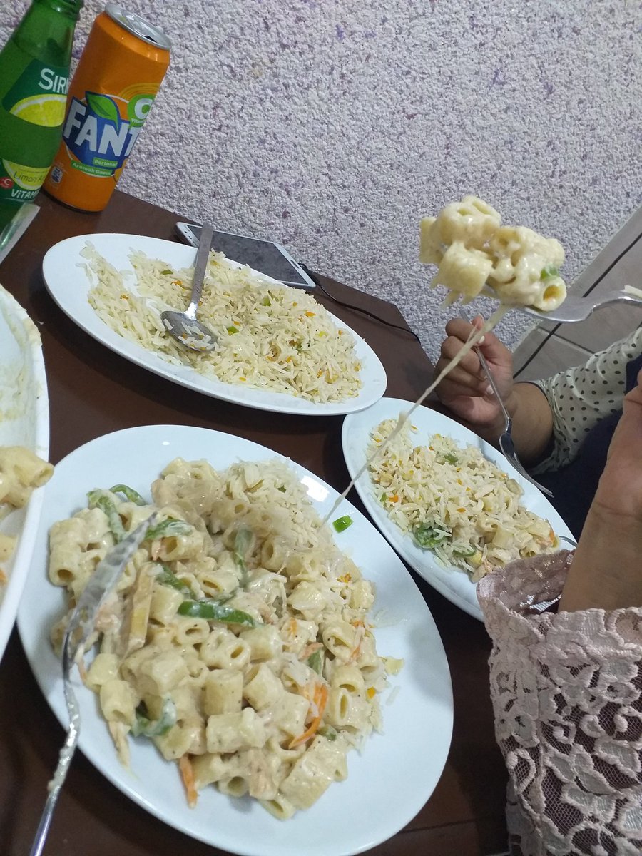 zaiqaPakrest's tweet photo. #zaiqarestaurant ❣#foryou #chef_manan #continental #chinese_food 👌 #chickenfriedrice  #chickencheesepasta  #cocacola #BranchAksaray #istanbul🇵🇰🇹🇷 https://t.co/gJj0K5pYth