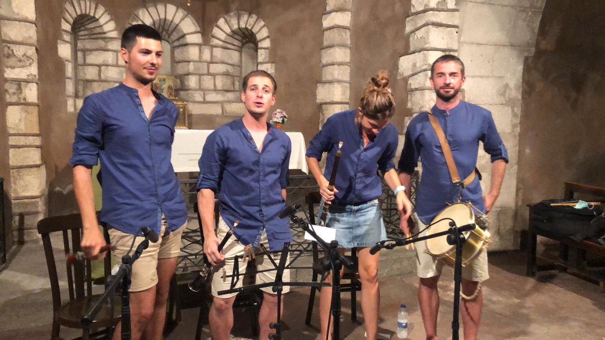 🎉FM Moja 2020

Del pasdoble al toc de castells, passant per clàssics de la música pop o la rumba.

Roger Ros, Sergi Solé, Anna Sàbat i Arnau Rafecas , els <a href="/inxanetes/">Inxanetes</a> , han demostrat que la gralla és un excel·lent vehicle per transitar pels estils més ballables.