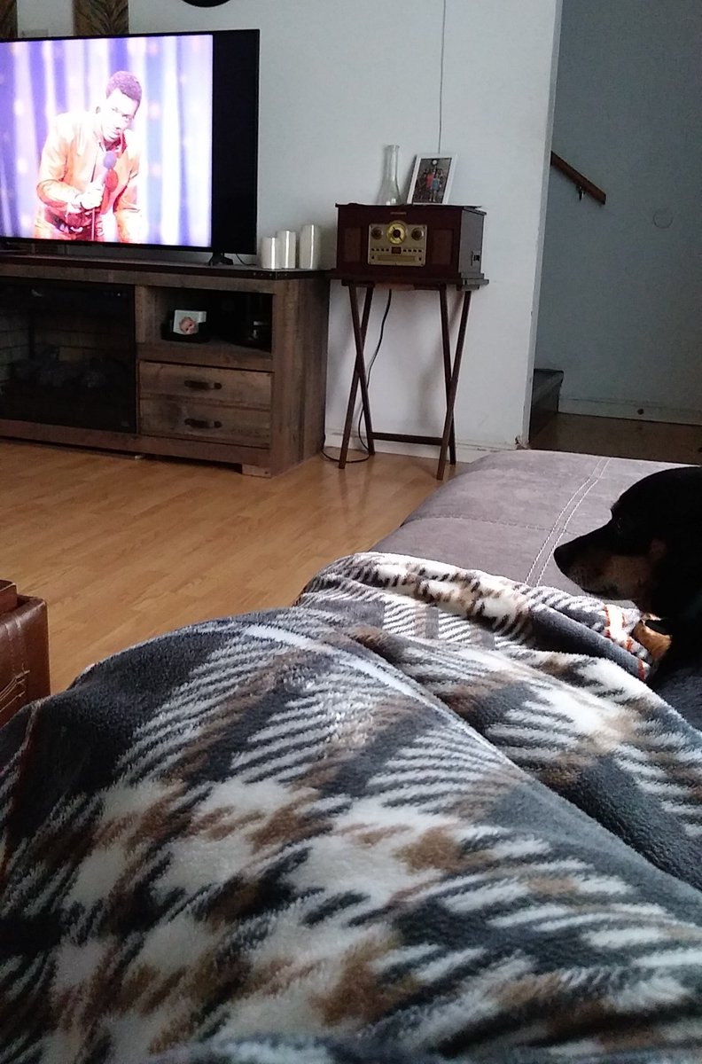 US_Kae_616's tweet photo. What's you idea of a wild Friday evening/night?
If its Netflix, a cozy blanket, and mac & cheese. Then I'm your girl.. #fridaynightathome #justagirlandherdog https://t.co/QfpjXCz364